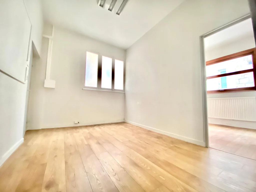Local professionnel de 45 m², photo 3 sur 4
