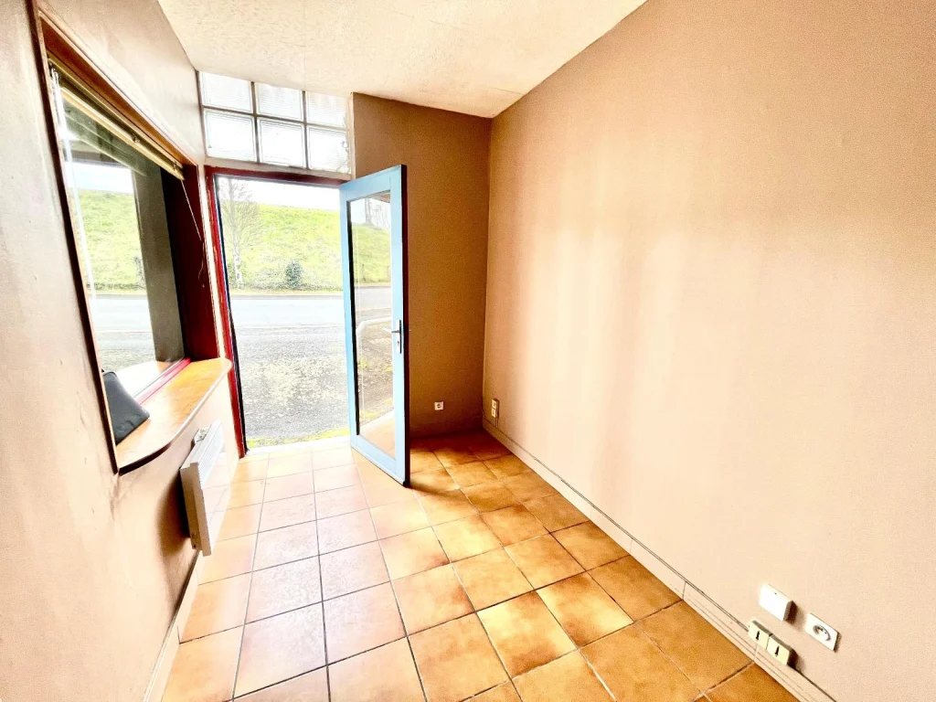 Local commercial de 130 m², photo 7 sur 8
