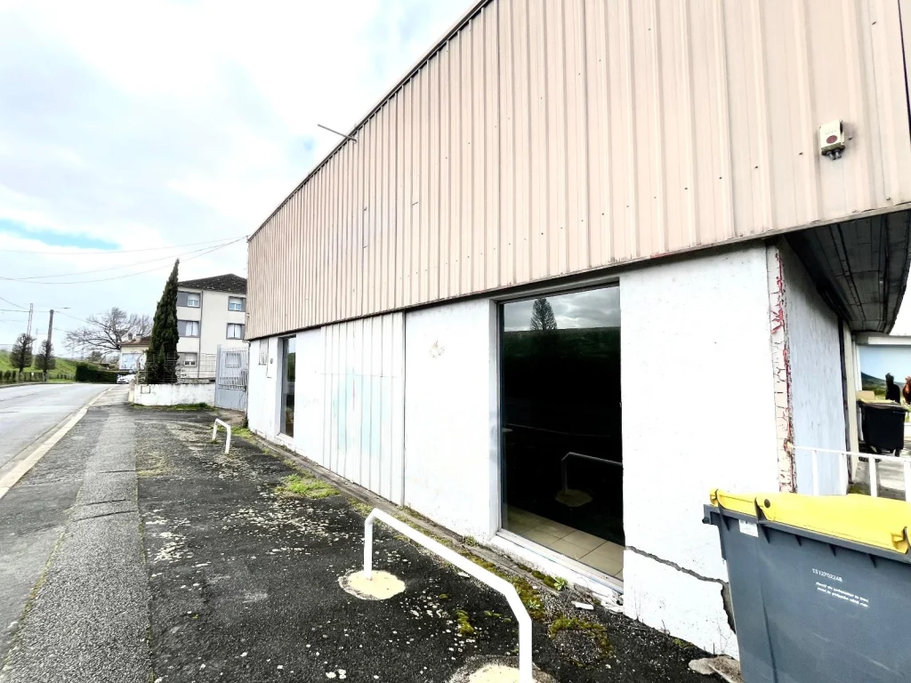 Local commercial de 130 m², photo 2 sur 8